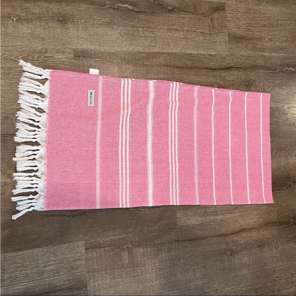 Wacoal Turkish Beach Bath Towel Fast Drying Dustry Pink & White